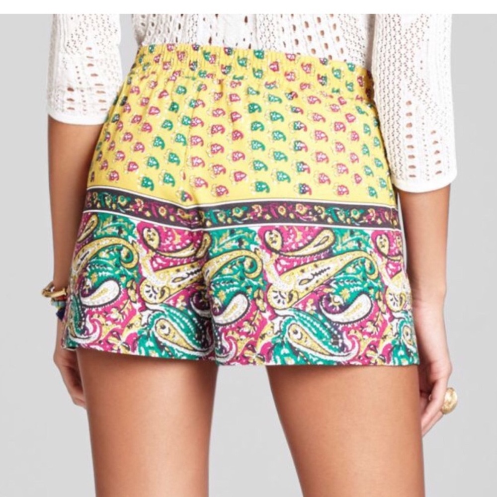 BCBGMaxAzria women’s Oriel paisley shorts sizeL elastic waist pockets
